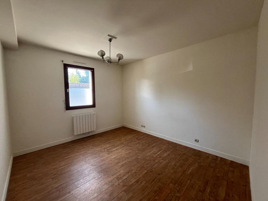 Ac3- location appartement 
montfort sur meu
 1758066975