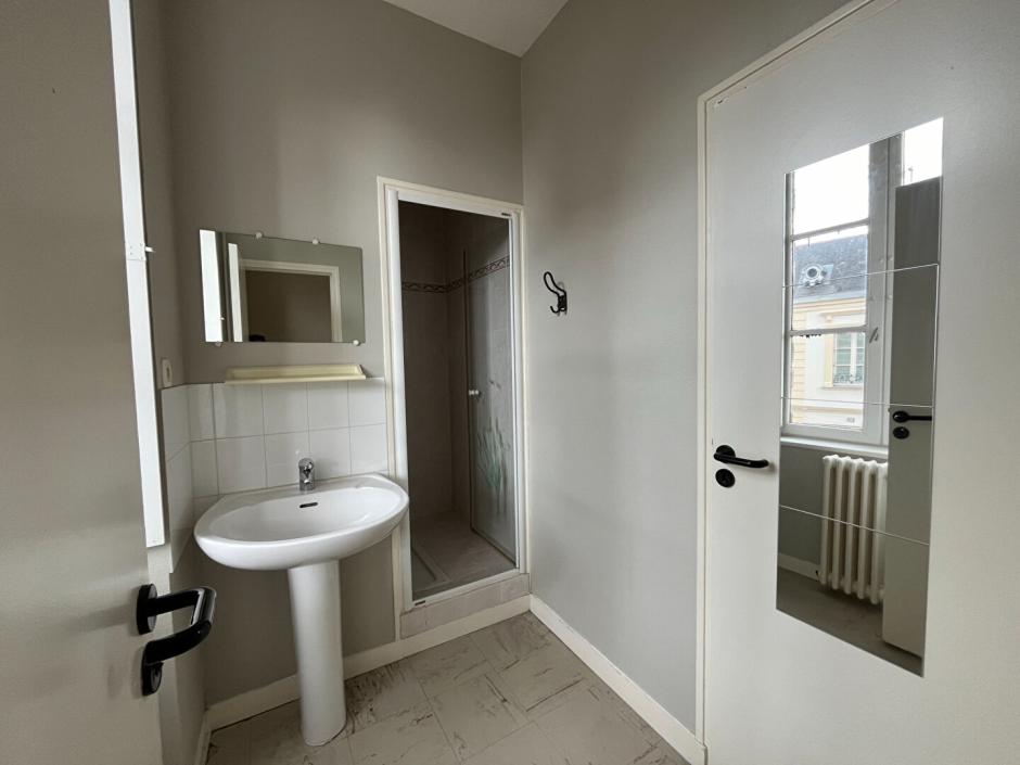 Ac3- location appartement 
montfort sur meu
 1785541082