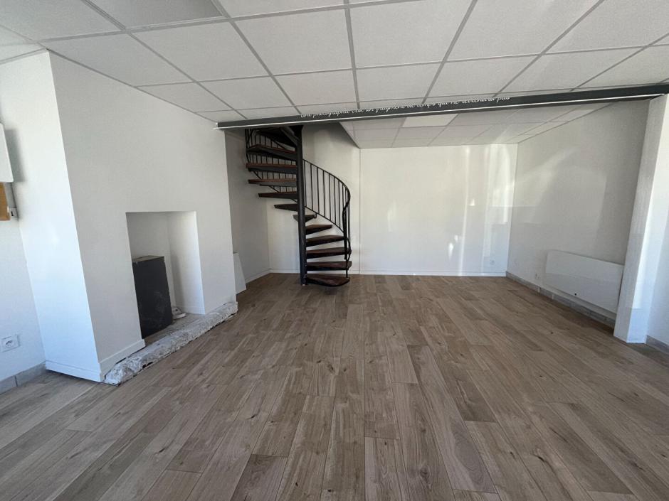 Ac3- location local_professionnel 
montfort sur meu
 1766192211