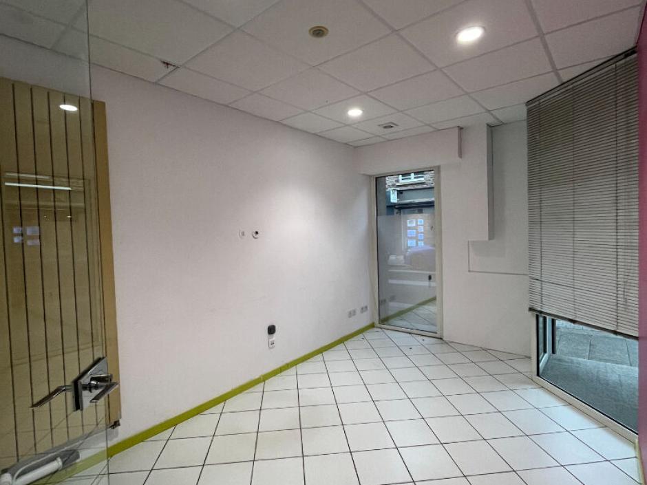 Ac3- location local_professionnel 
montfort sur meu
 1777420718