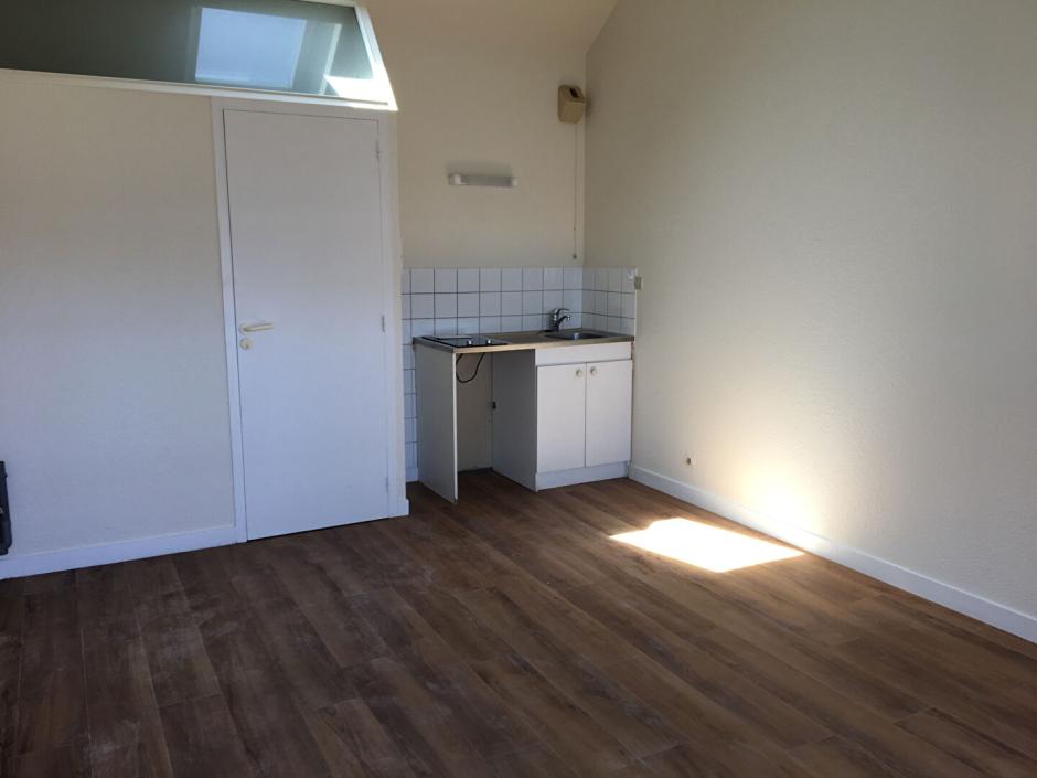 Ac3- location appartement 
montfort sur meu
 1749859541