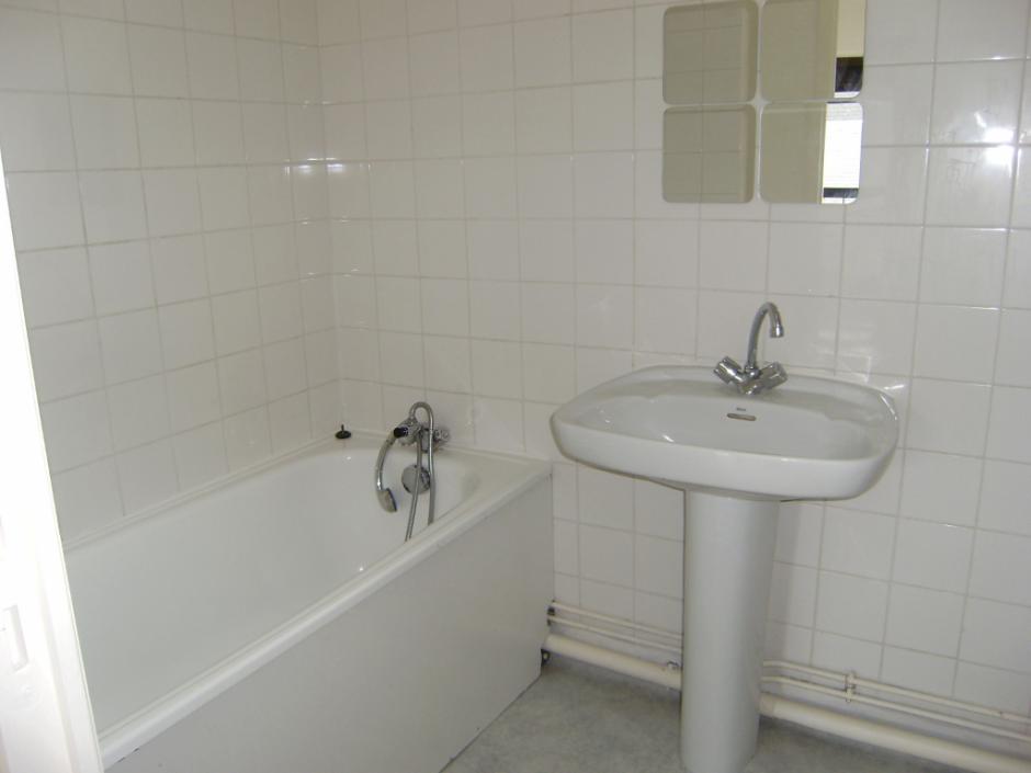 Ac3- location appartement 
montfort sur meu
 1749859541