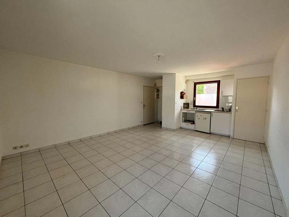 Ac3- location appartement 
montfort sur meu
 1757979417