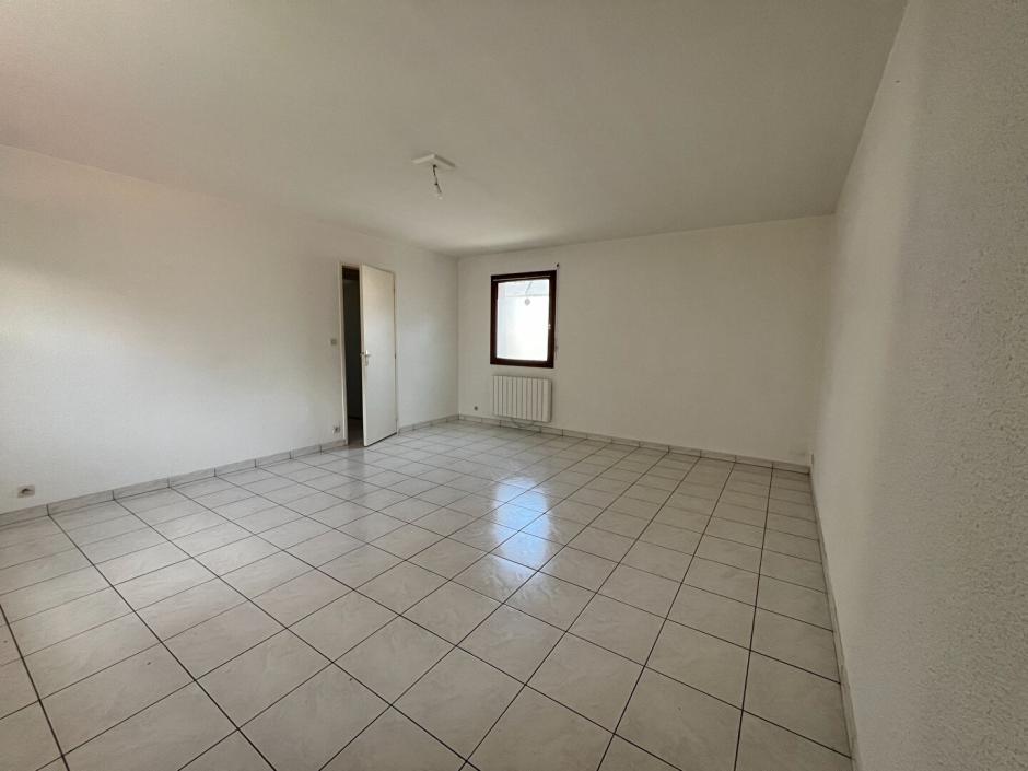 Ac3- location appartement 
montfort sur meu
 1757979417