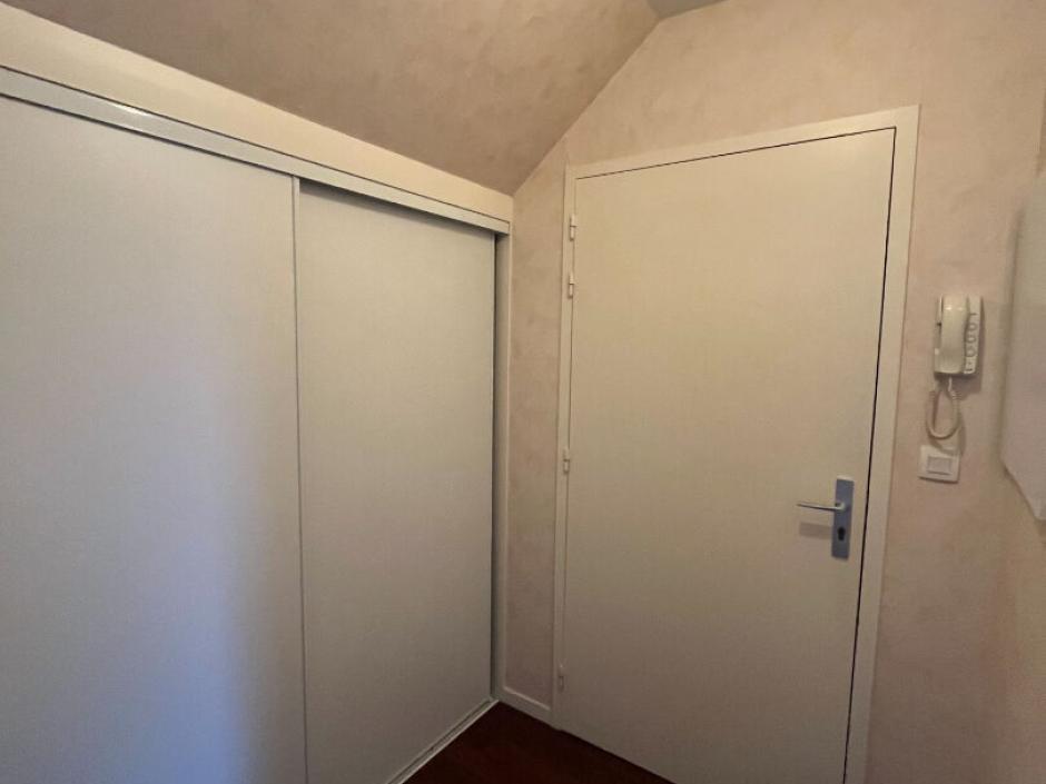 Ac3- location appartement 
montfort sur meu
 1760486246