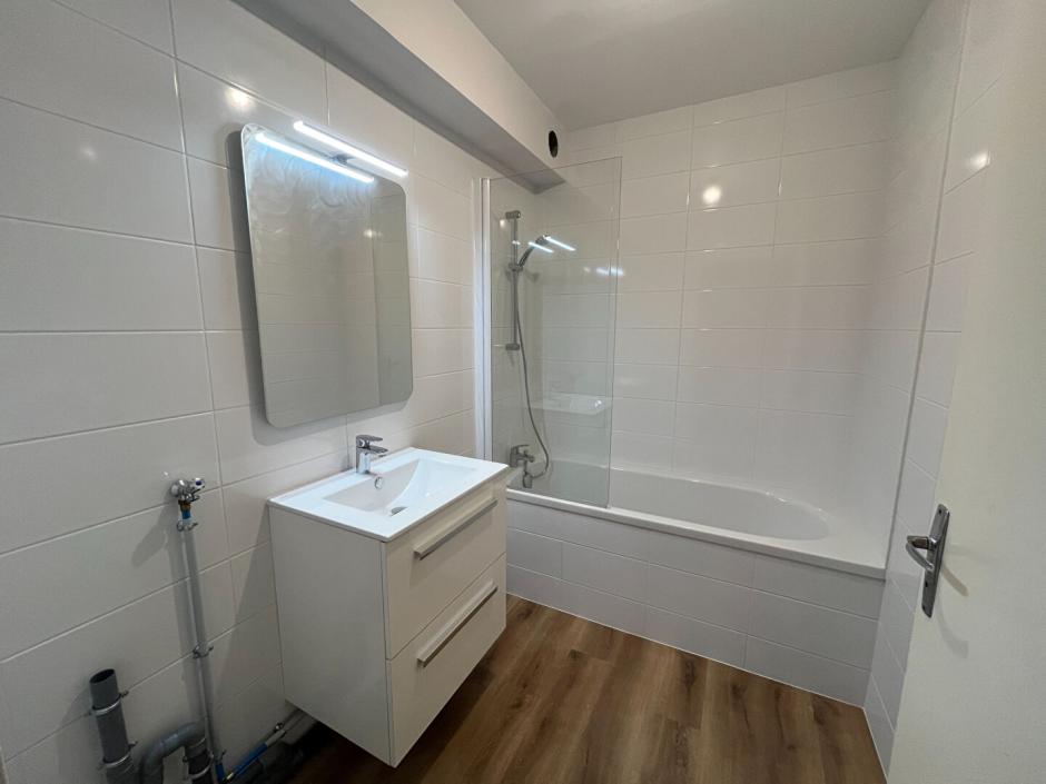 Ac3- location appartement 
montfort sur meu
 1773795247