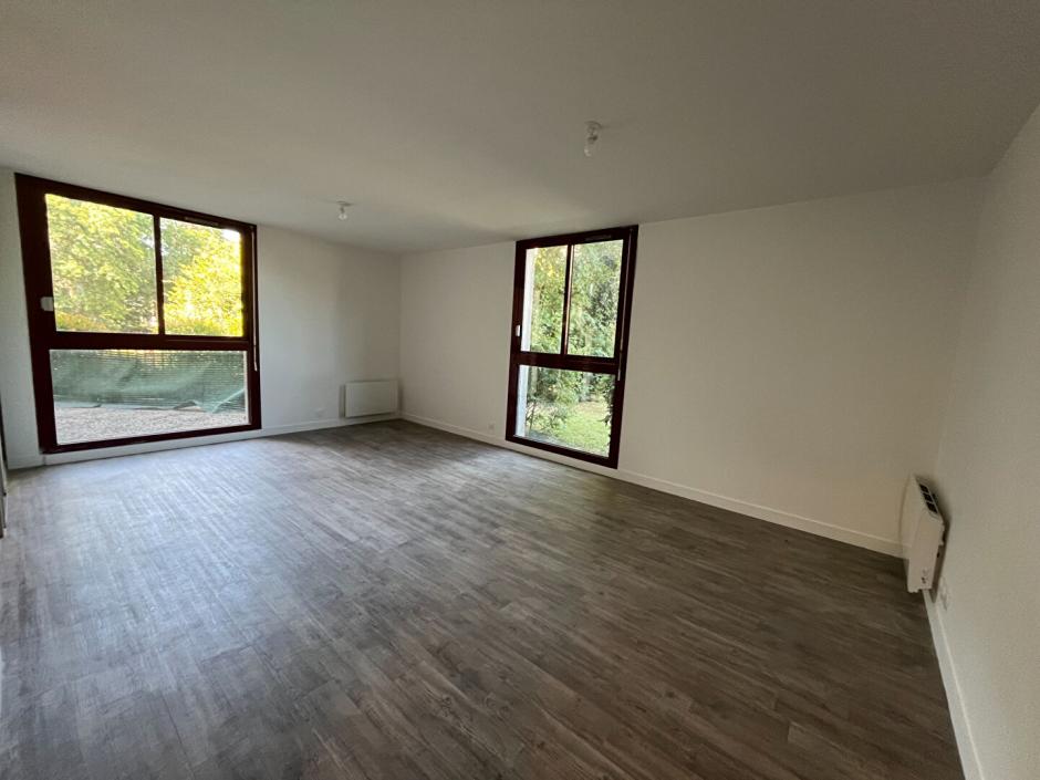 Ac3- location appartement 
montfort sur meu
 1774400166