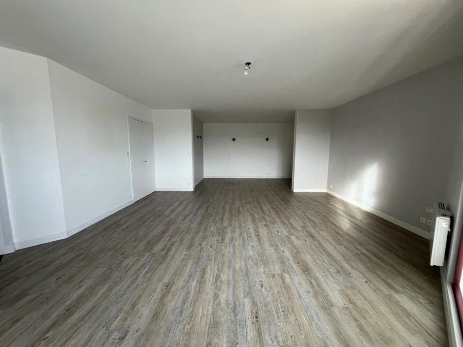 Ac3- location appartement 
montfort sur meu
 1777075077