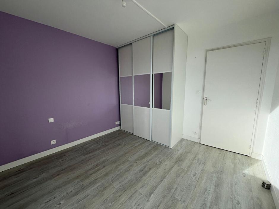 Ac3- location appartement 
montfort sur meu
 1777075077