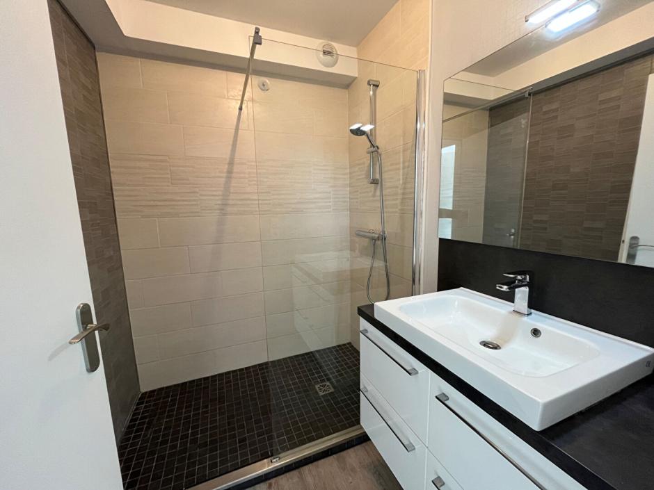 Ac3- location appartement 
montfort sur meu
 1777075077