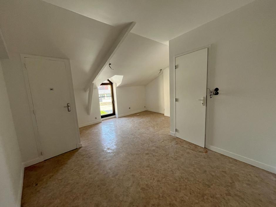 Ac3- location local_professionnel 
montfort sur meu
 1751068581
