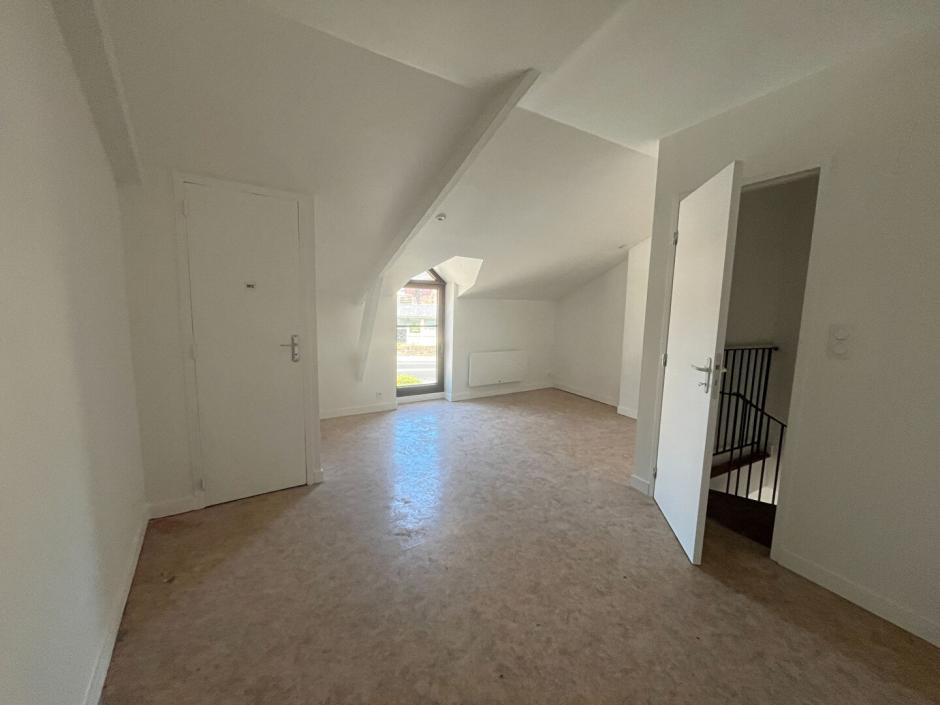Ac3- location local_professionnel 
montfort sur meu
 1758929706
