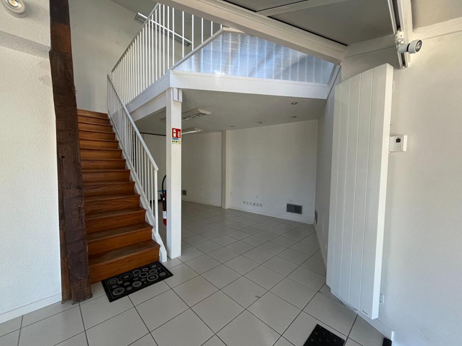 Ac3- location local_professionnel 
montfort sur meu
 1762908790