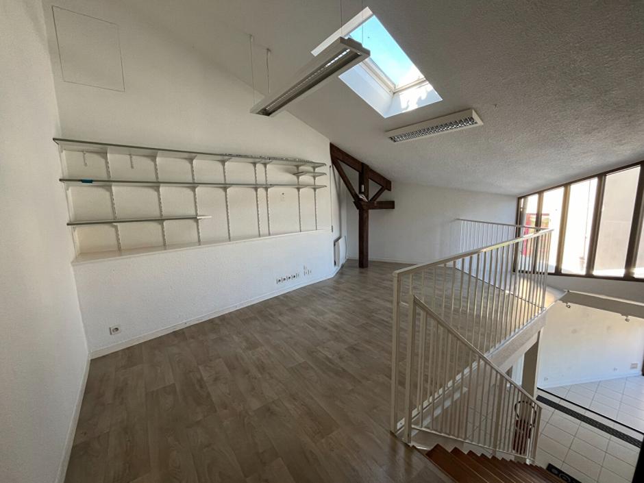 Ac3- location local_professionnel 
montfort sur meu
 1762908790