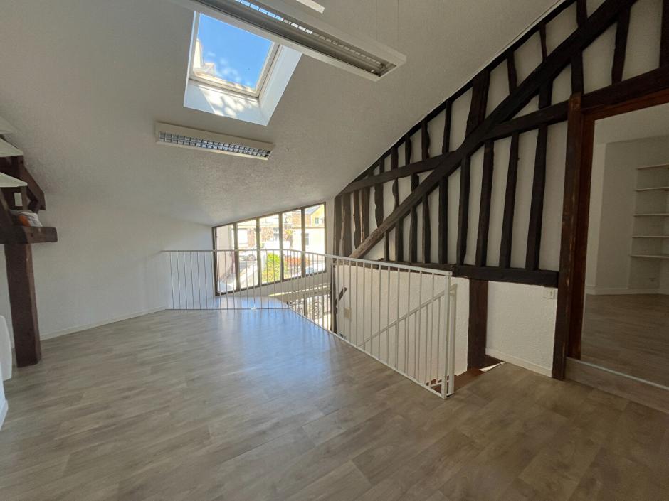 Ac3- location local_professionnel 
montfort sur meu
 1762908790