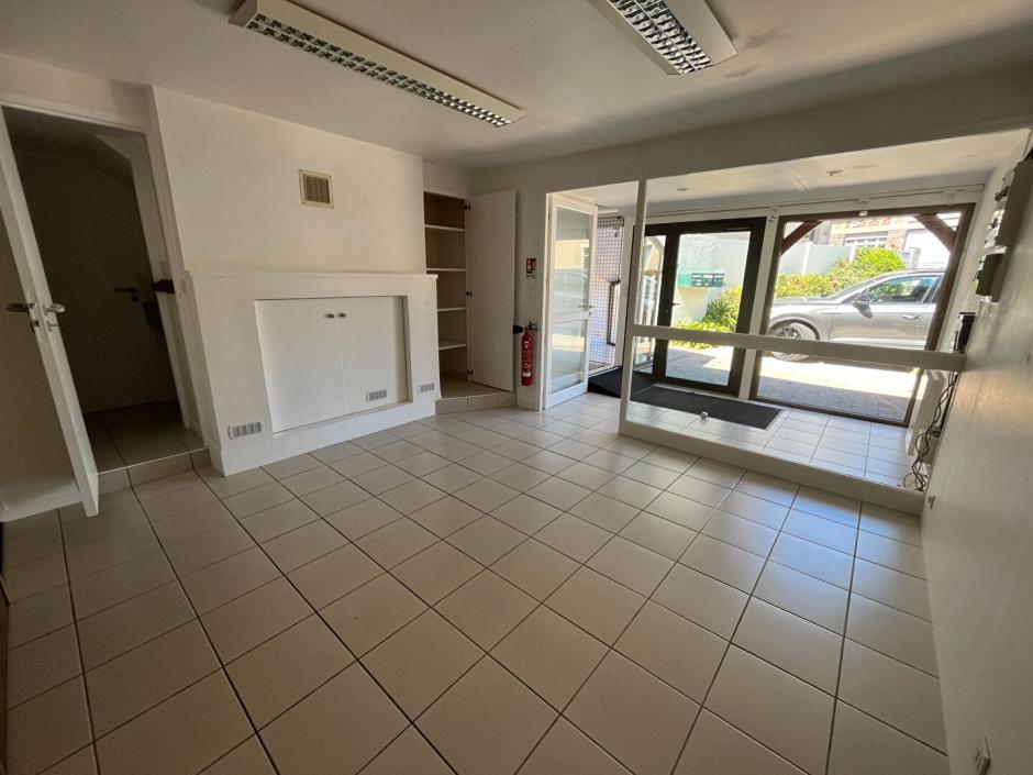 Ac3- location local_professionnel 
montfort sur meu
 1762908790