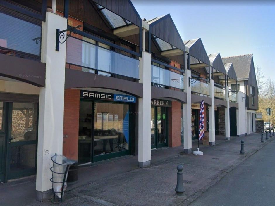 Ac3- location local_professionnel 
montfort sur meu
 1764377847