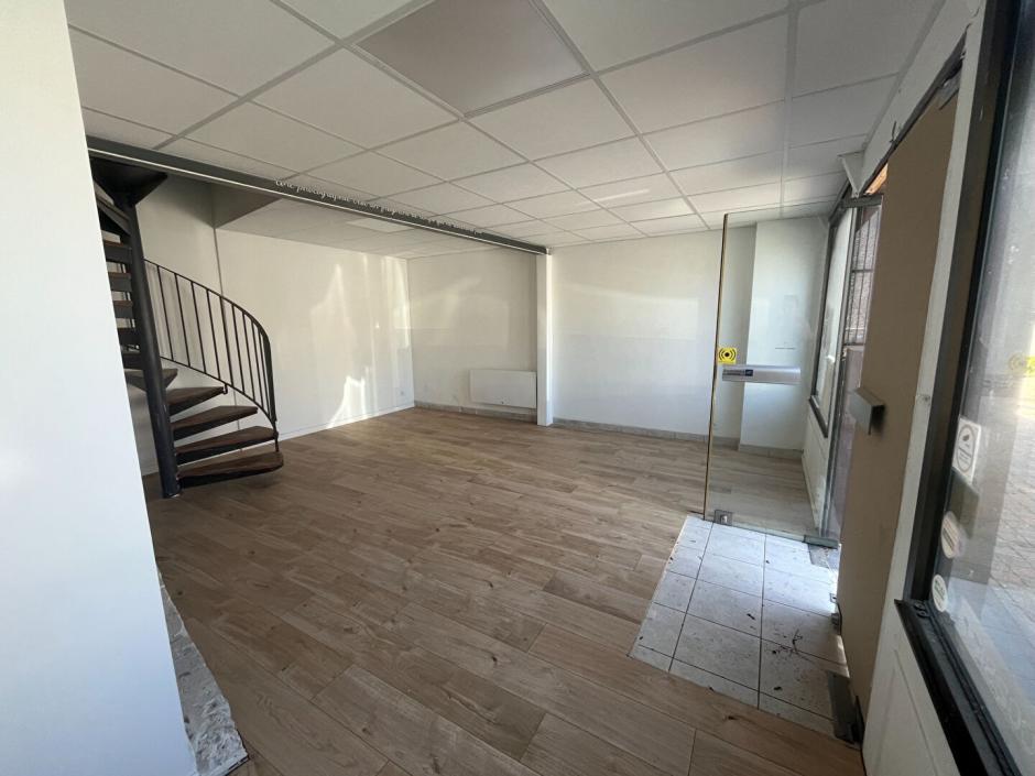 Ac3- location local_professionnel 
montfort sur meu
 1768612009