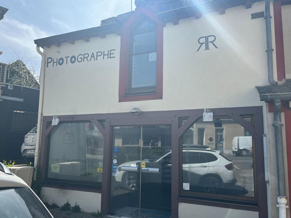 Ac3- location local_professionnel 
montfort sur meu
 1768612009