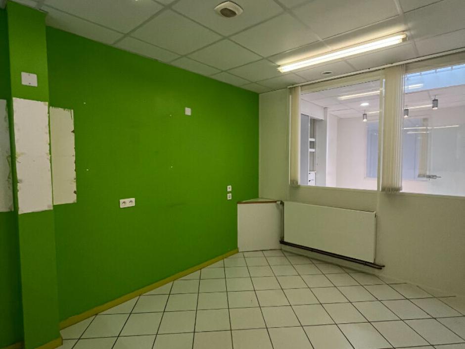 Ac3- location local_professionnel 
montfort sur meu
 1768957279