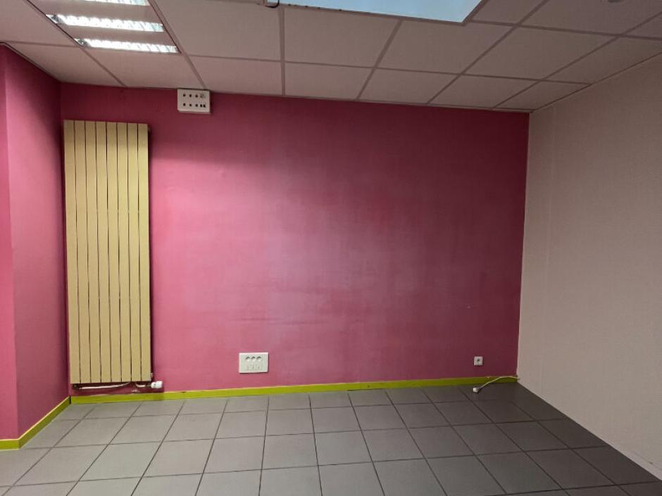 Ac3- location local_professionnel 
montfort sur meu
 1772844991