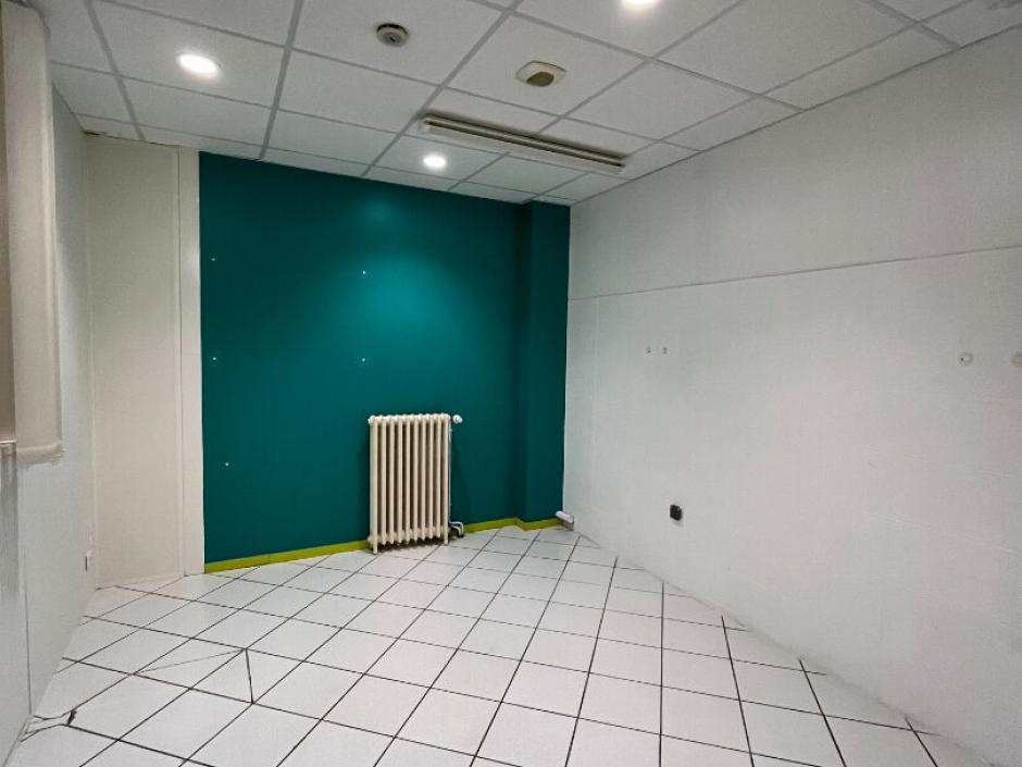 Ac3- location local_professionnel 
montfort sur meu
 1776210753