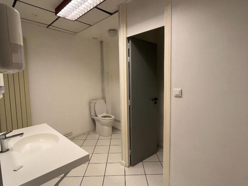 Ac3- location local_professionnel 
montfort sur meu
 1776210753