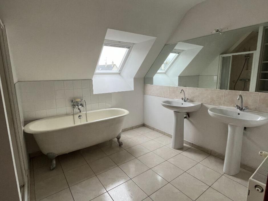 Ac3- location maison 
montfort sur meu
 1763513624