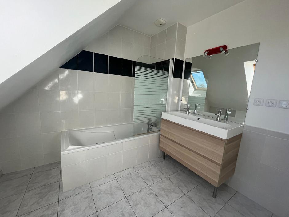 Ac3- location maison 
montfort sur meu
 1774400162