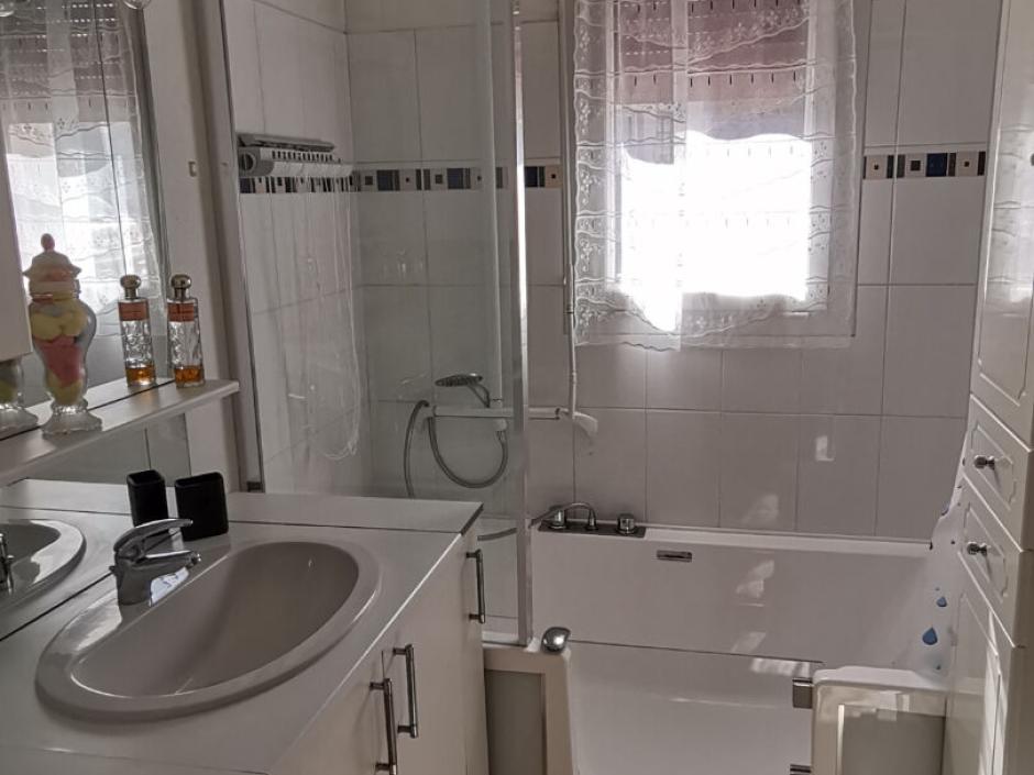 Ac3- vente appartement 
montfort sur meu
 1779494343