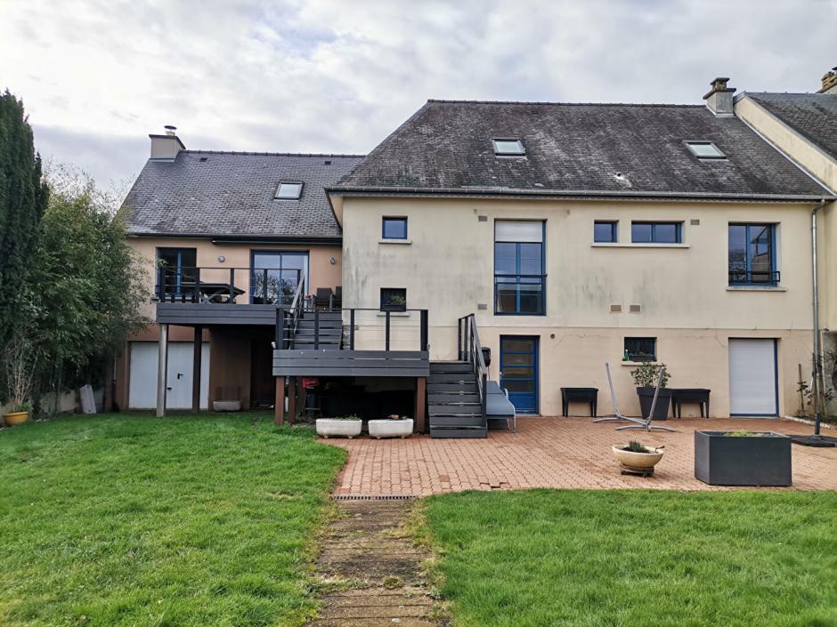 Vente maison de 214 m2 8 pièce(s) à MontfortsurMeu réf. 048V953M